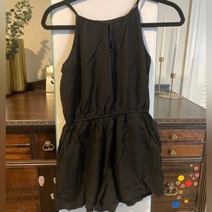women’s romper with pockets and keyhole cutout